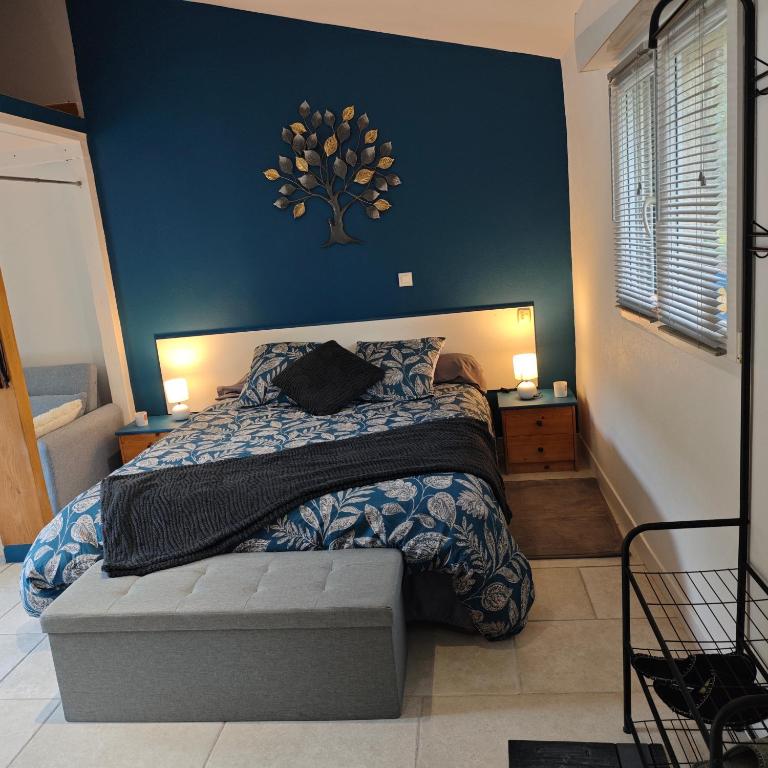 Postel nebo postele na pokoji v ubytování Gîte effet d’art