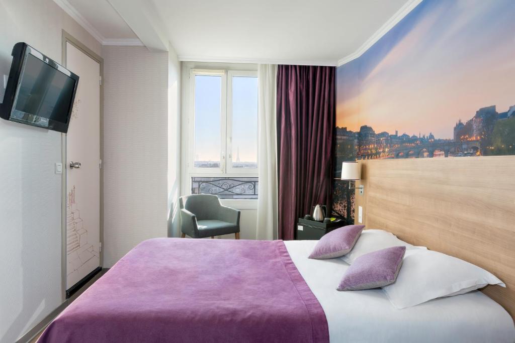 Postel nebo postele na pokoji v ubytování Best Western Rives de Paris La Defense