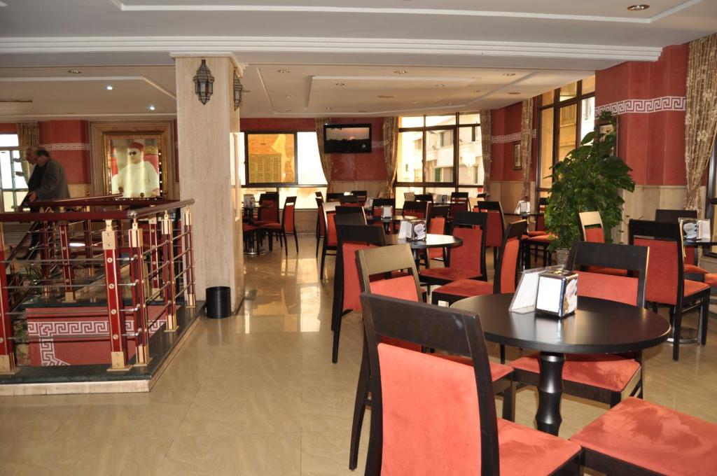 Restoran või mõni muu söögikoht majutusasutuses Hôtel Atenas