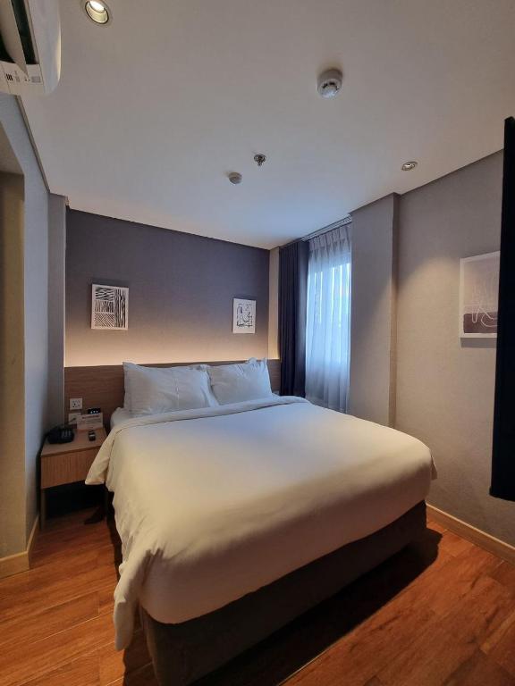 Postel nebo postele na pokoji v ubytování Moonstar Cebu Hotel
