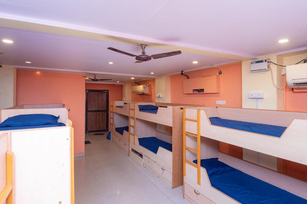 Postel nebo postele na pokoji v ubytování HOTEL AVISHA Residency