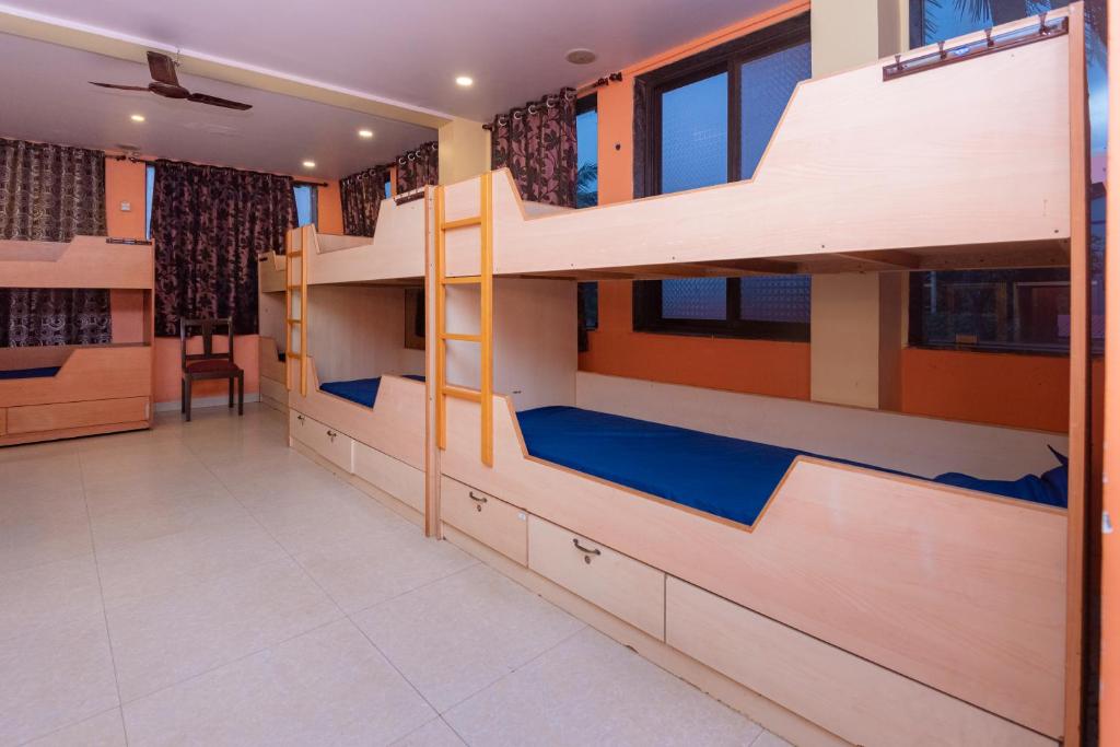 Postel nebo postele na pokoji v ubytování HOTEL AVISHA Residency