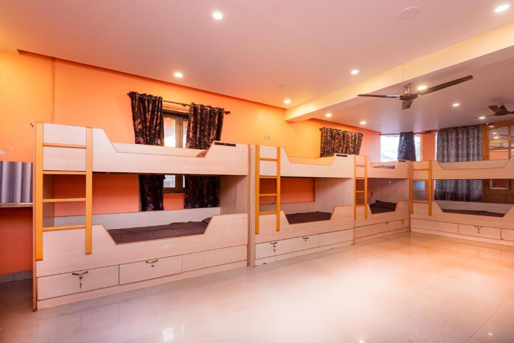 Kuchyň nebo kuchyňský kout v ubytování HOTEL AVISHA Residency