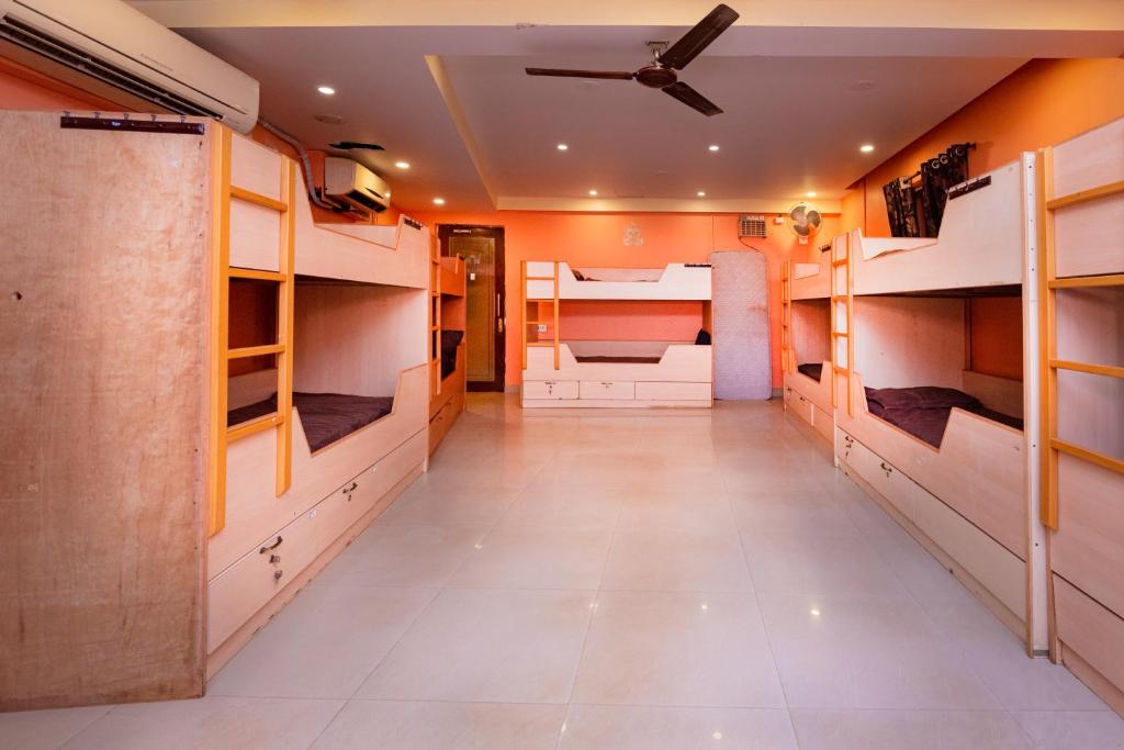 Kuchyň nebo kuchyňský kout v ubytování HOTEL AVISHA Residency