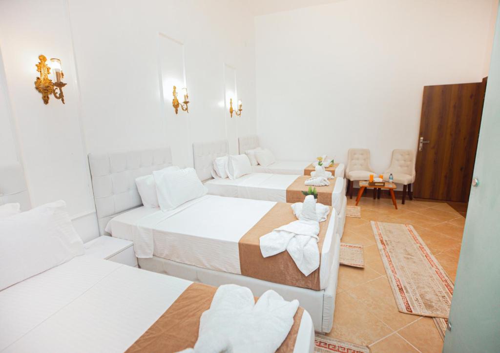 Downtown Antique Hotel - 14