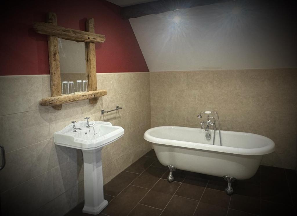 Ivy By The Sea - Resim 26