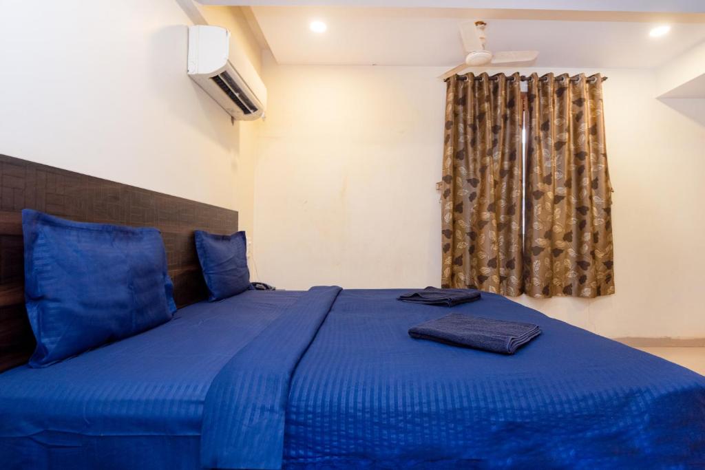 Postel nebo postele na pokoji v ubytování HOTEL AVISHA Residency