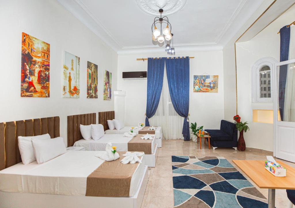 Posezení v ubytování Downtown Antique Hotel