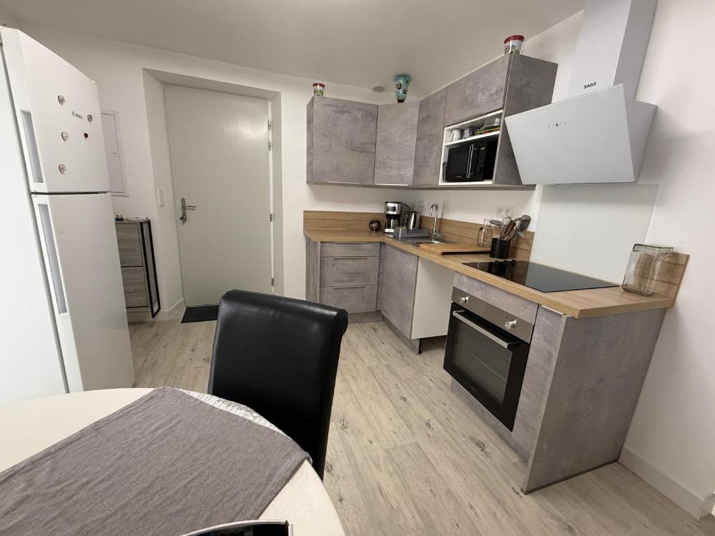 Kuchyň nebo kuchyňský kout v ubytování Comme à la maison