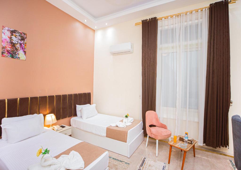 Downtown Antique Hotel - 10