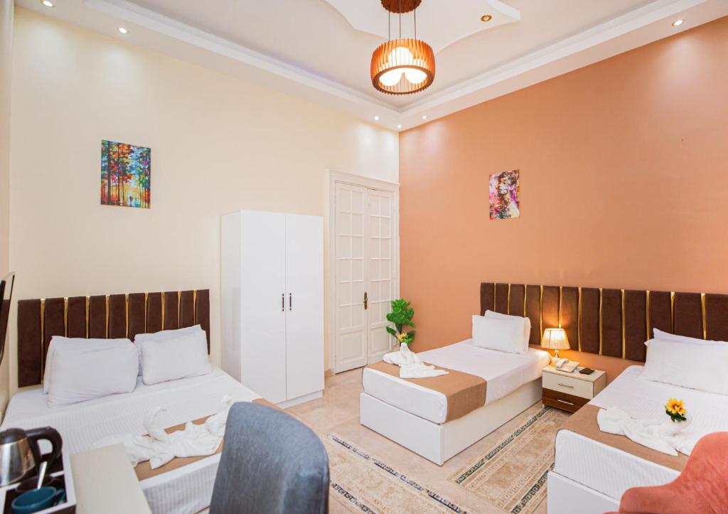 Downtown Antique Hotel - 13