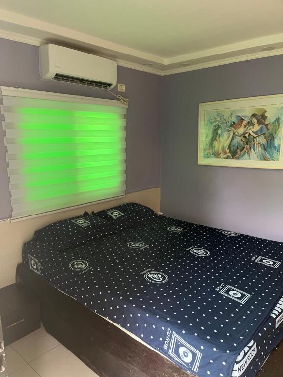 Postel nebo postele na pokoji v ubytování Apartments on Smelyanski 37