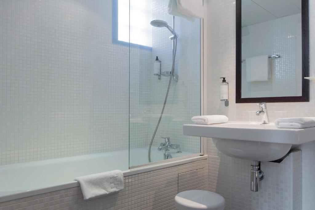 Koupelna v ubytování Best Western Rives de Paris La Defense