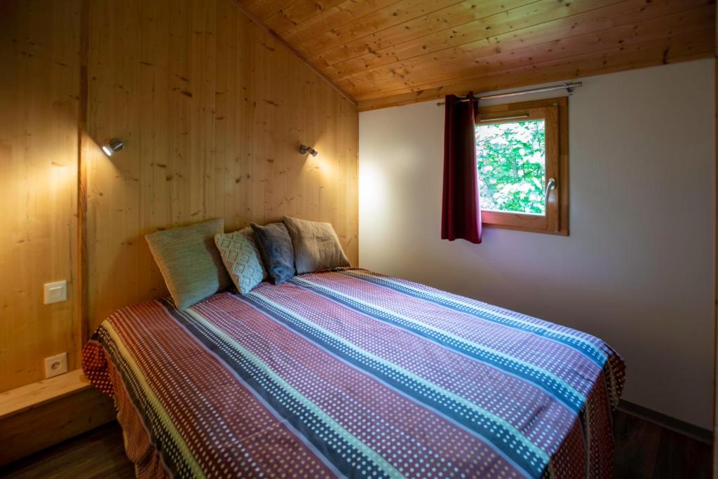 Postel nebo postele na pokoji v ubytování Camping La Ribere