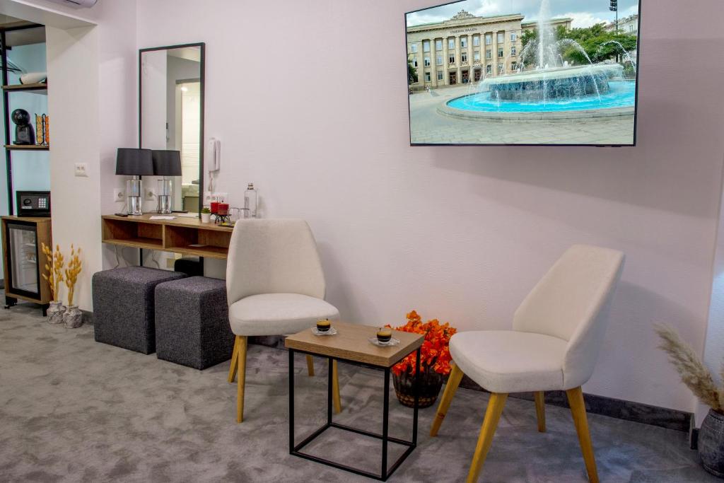 TV a/nebo společenská místnost v ubytování Хотел Crystal