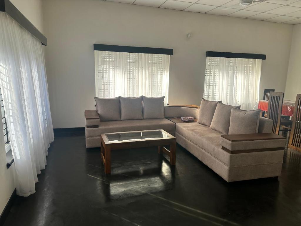Posezení v ubytování Negombo - Entire House - Sleeps 7 - Close to the Airport