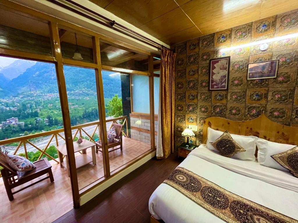 Nespecifikovaný výhled na hory nebo výhled na hory při pohledu z hotelu