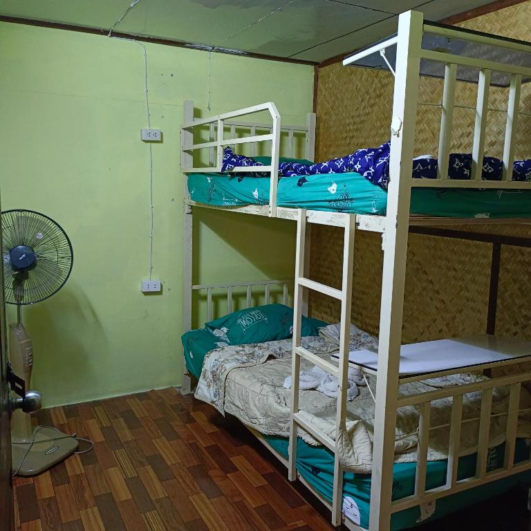 Postel nebo postele na pokoji v ubytování Sunny house hostel