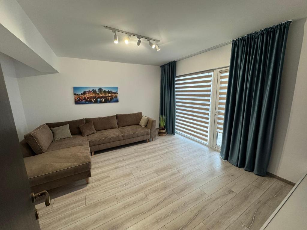 Χώρος καθιστικού στο 1 Mai - Luxury Park Apartments - Self check-in - Private parking 3