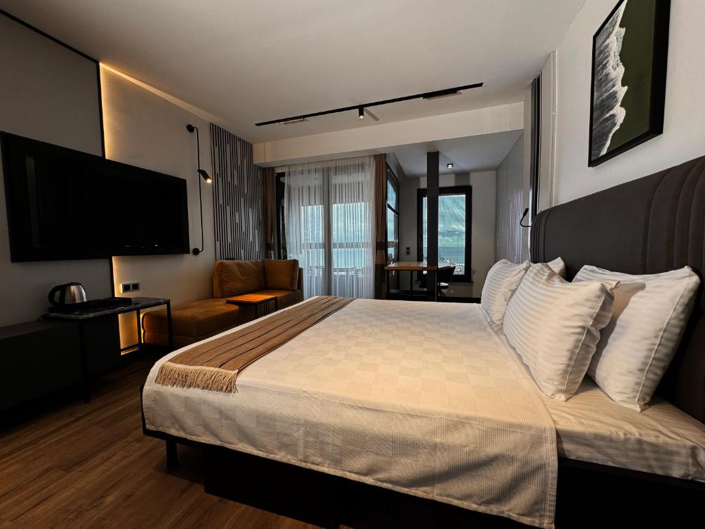 Villa Business Hotel Istanbul Airport - Suite Met Queensize Bed En Uitzicht Op Zee
