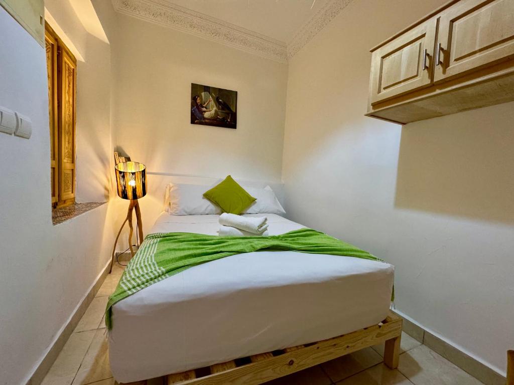 Postel nebo postele na pokoji v ubytování Riad Flottement Des Songes