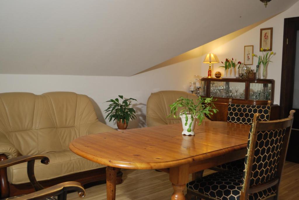 a living room with a wooden table and a couch at Agroturystyka pod Czarną Sosną in Biały Ług