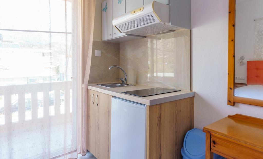 Kuchyňa alebo kuchynka v ubytovaní Nikos Rooms