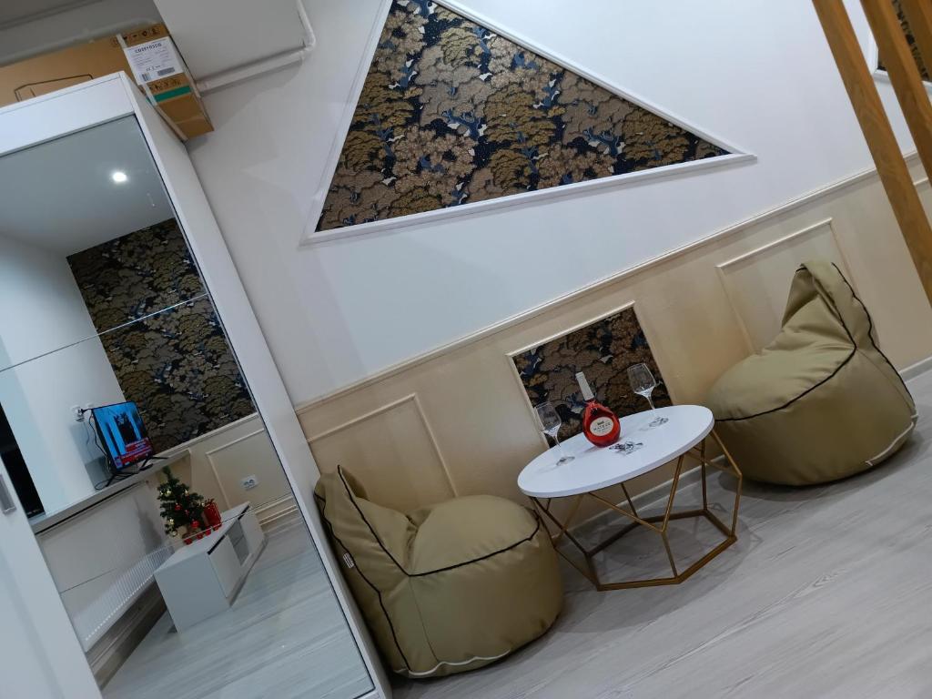 a small room with two chairs and a table at Lumière Lounge in Craiova