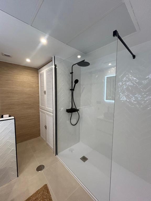 Kúpeľňa v ubytovaní Frontline Beach Apartment Miraflores
