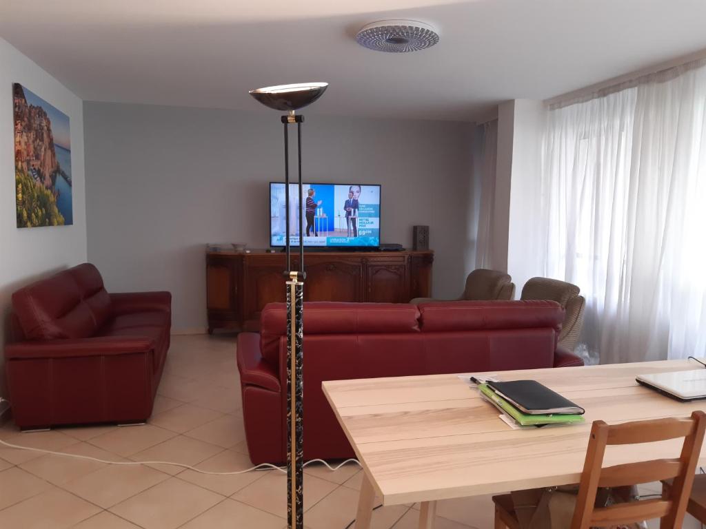 Spacieux et lumineux T5 avec 4 chambres, au centre-ville de Mulhouse, grand balcon, grand écran plat – photo 10