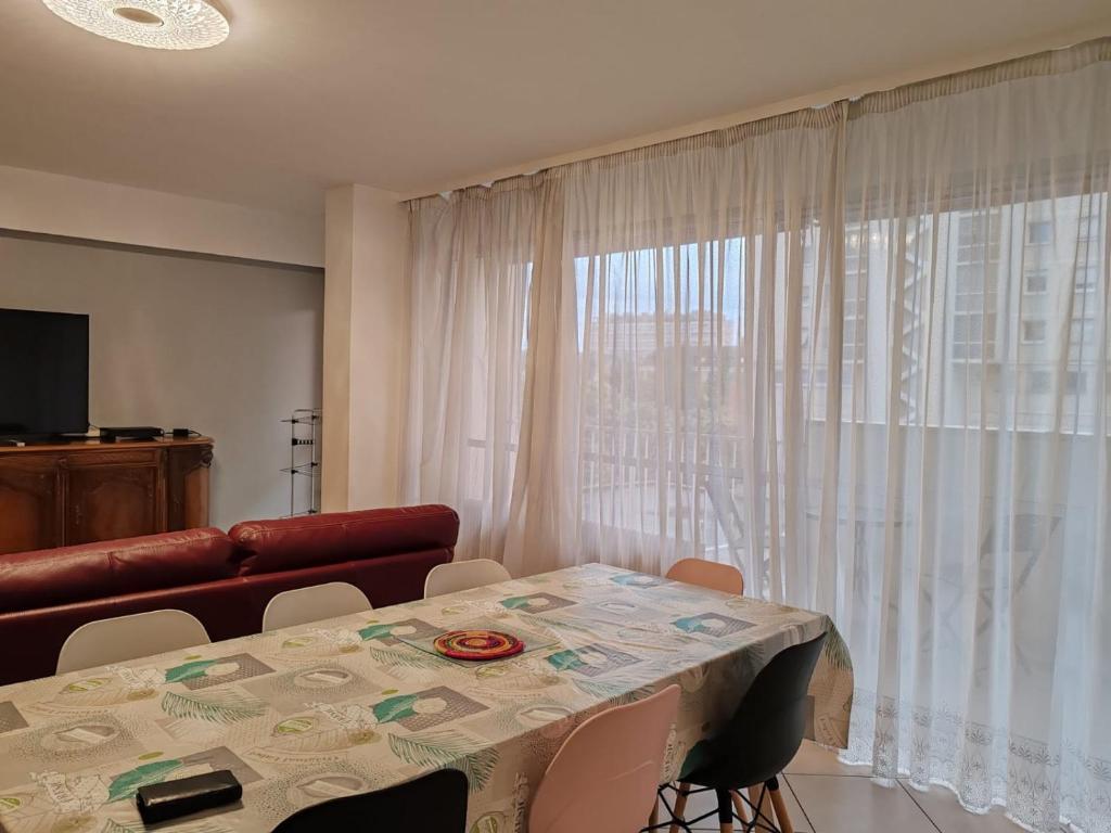 Spacieux et lumineux T5 avec 4 chambres, au centre-ville de Mulhouse, grand balcon, grand écran plat – photo 28