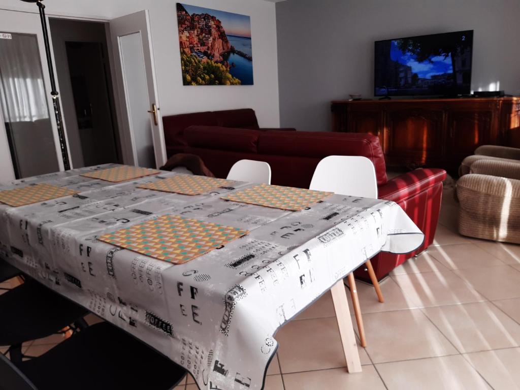 Spacieux et lumineux T5 avec 4 chambres, au centre-ville de Mulhouse, grand balcon, grand écran plat – photo 32