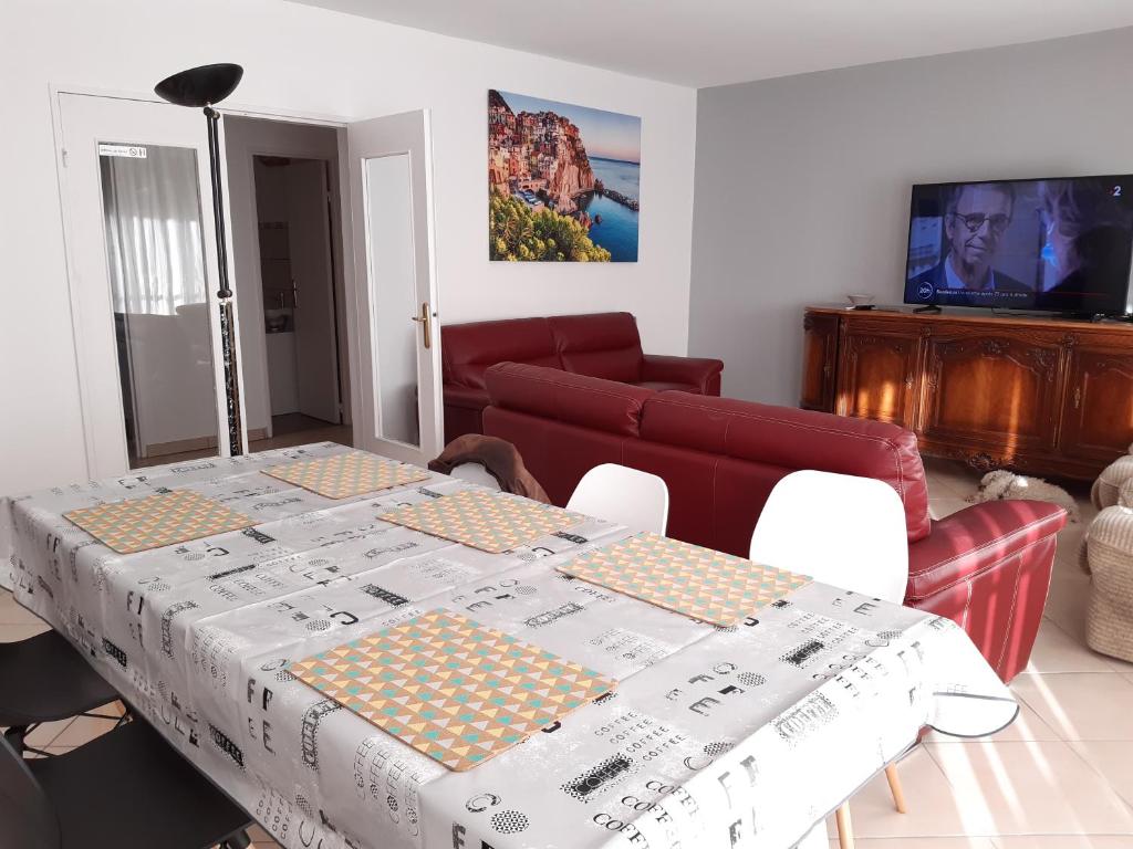 Spacieux et lumineux T5 avec 4 chambres, au centre-ville de Mulhouse, grand balcon, grand écran plat – photo 5
