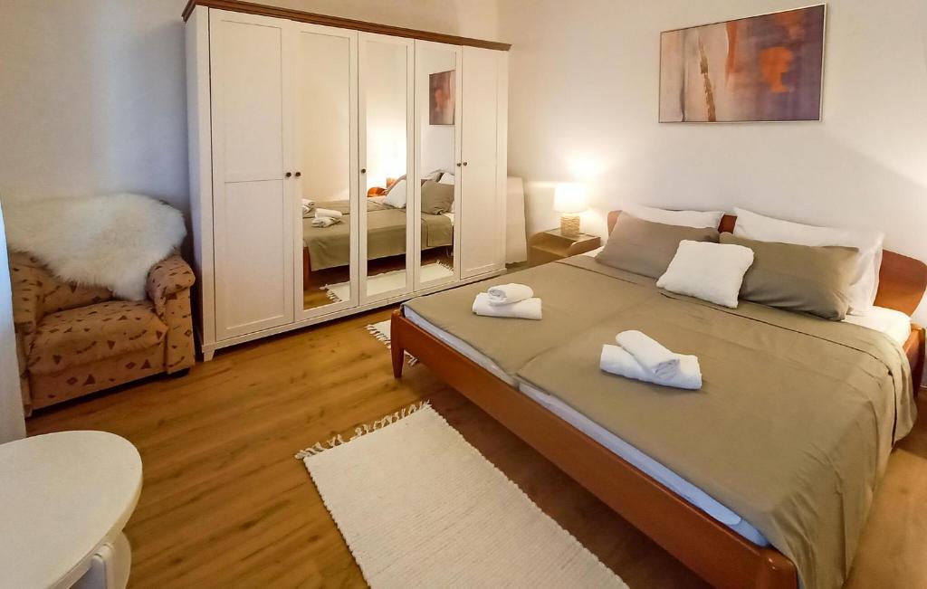 Posteľ alebo postele v izbe v ubytovaní 2 Bedroom Lovely Home In Pula