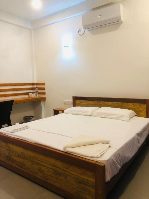 Postel nebo postele na pokoji v ubytování HIRI Fortress