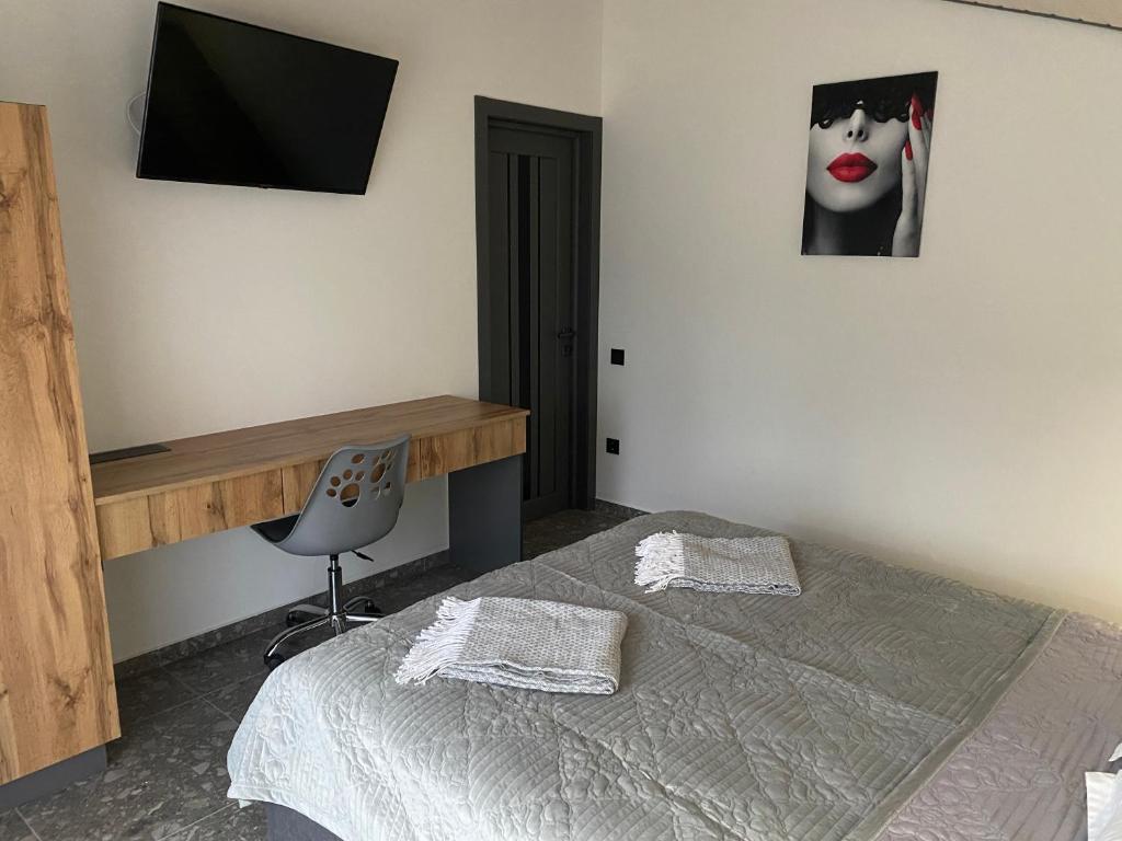 Postel nebo postele na pokoji v ubytování Феєрія Лісу