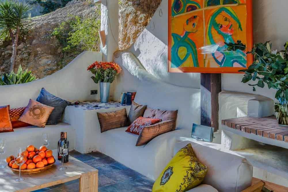 a living room with a couch and a table with fruit at Villa Palmera in Olivella