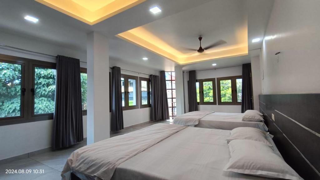 Postel nebo postele na pokoji v ubytování Aroma Serviced Villa Cochin