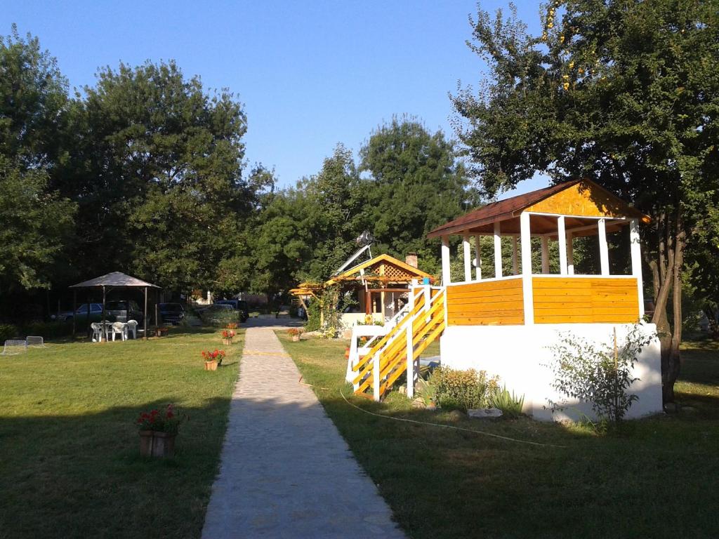 Booking.com: Zora Camping - Bungalows , Obzor, Bulgaria - 58 Comentarii de  la clienţi . Rezervaţi la hotel acum!