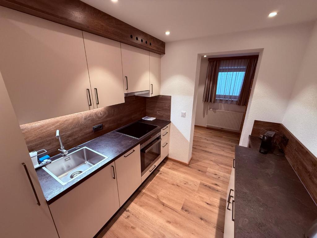 Kuchyň nebo kuchyňský kout v ubytování Marlis Apartments