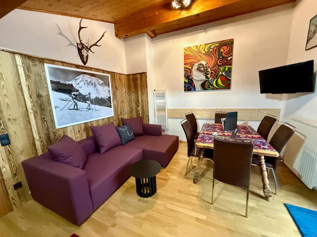 TV a/nebo společenská místnost v ubytování Designer-Chalets