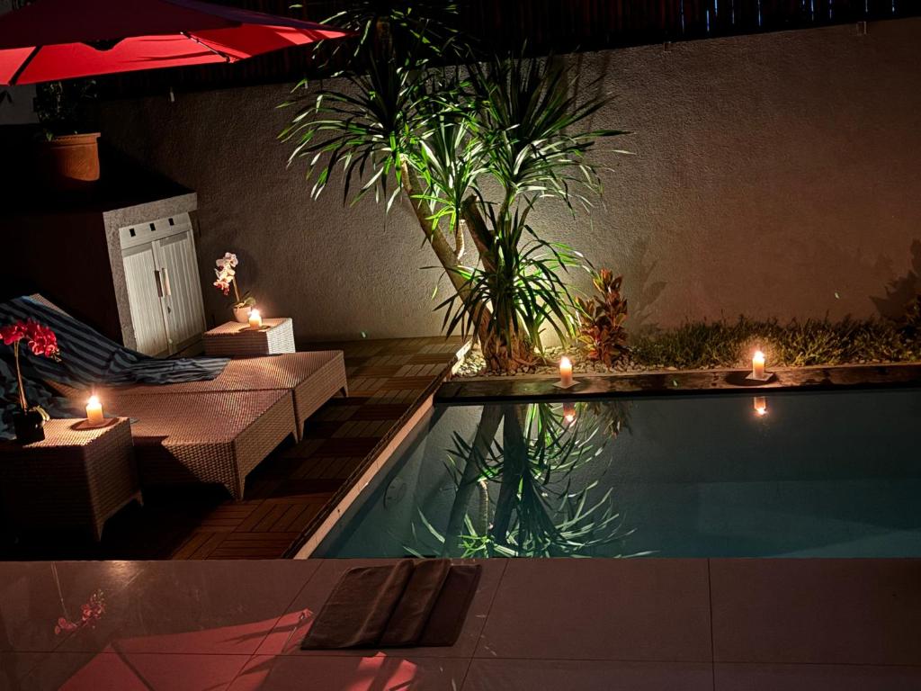 Bazén v ubytování De Luxe Villa Fabian Escape in Seminyak nebo v jeho okolí