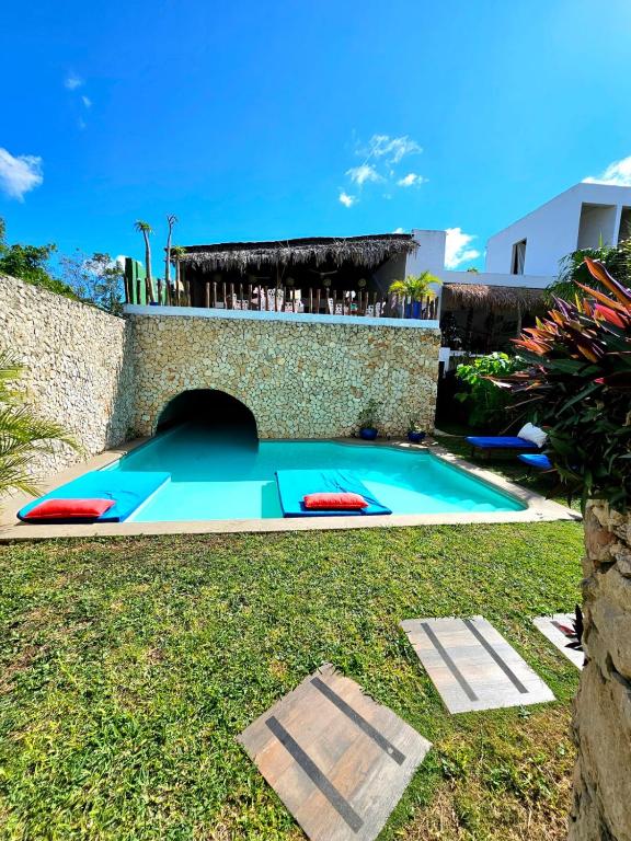 Bazén v ubytování Mayan Majesty Boutique Hotel nebo v jeho okolí