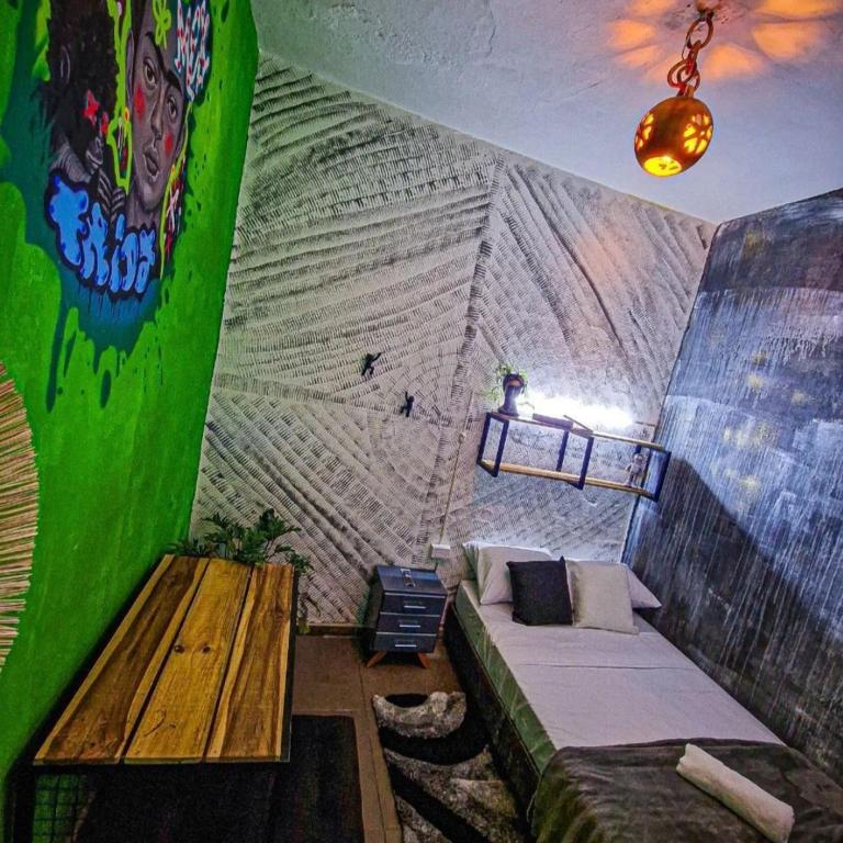Postel nebo postele na pokoji v ubytování Urban Hostal Bar