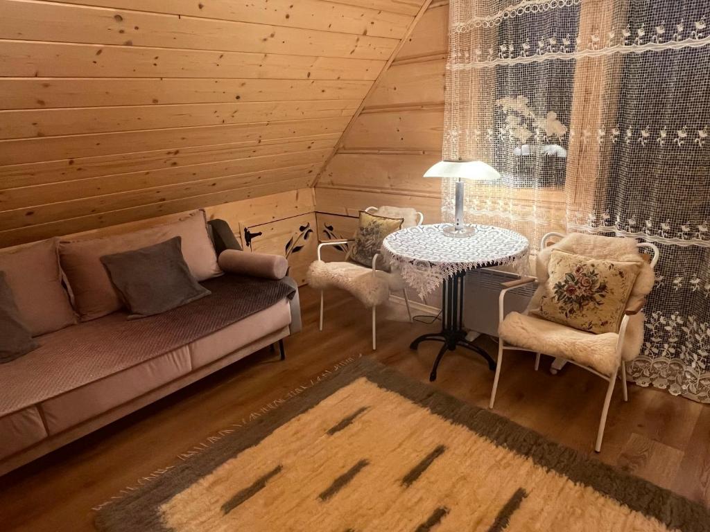 Posedenie v ubytovaní Mazury "Willa Ślimakowo" w Pasymiu z jakuzzi, sauną, pomostem