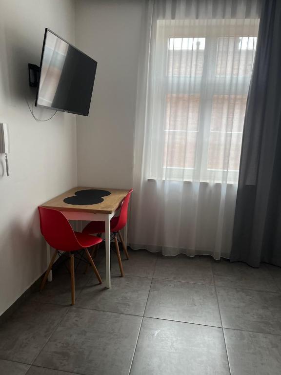 Televízia a/alebo spoločenská miestnosť v ubytovaní Apartamenty Wierzbowa 5