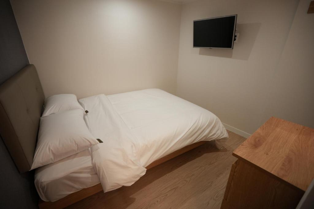 Postel nebo postele na pokoji v ubytování About Stay Dongdaemun