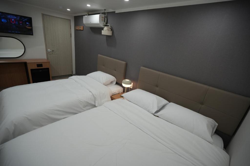 Postel nebo postele na pokoji v ubytování About Stay Dongdaemun