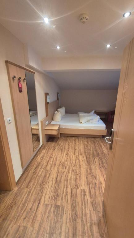 Postel nebo postele na pokoji v ubytování Garni Hanni