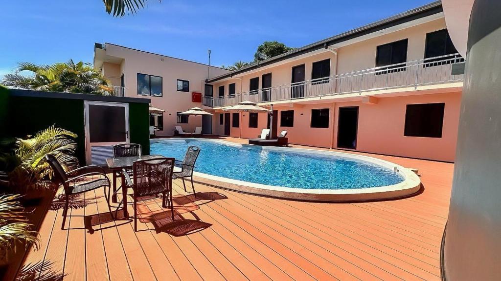 Piscina di Hibiscus Suites And Residences o nelle vicinanze